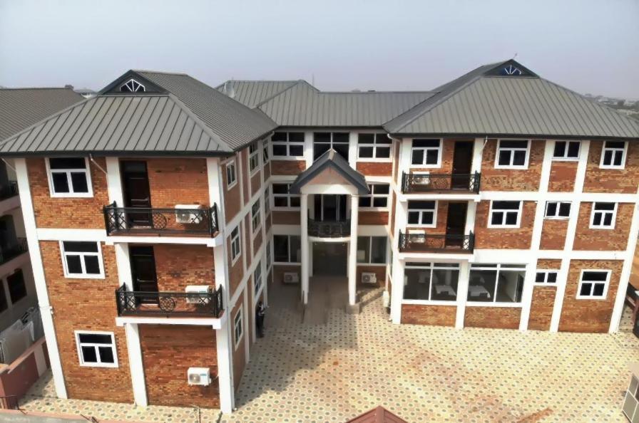 Royal Baron Hotel Kumasi Buitenkant foto