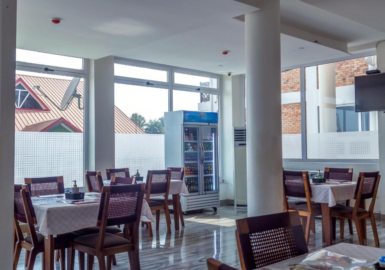 Royal Baron Hotel Kumasi Buitenkant foto