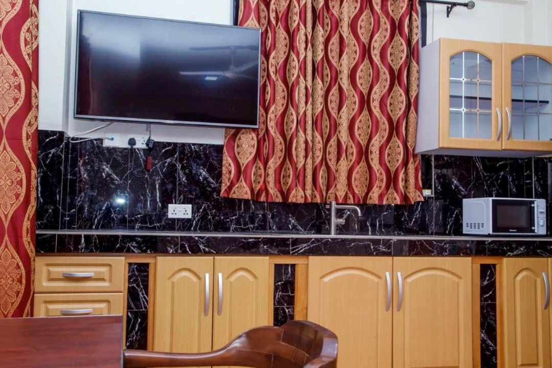 Royal Baron Hotel Kumasi Buitenkant foto